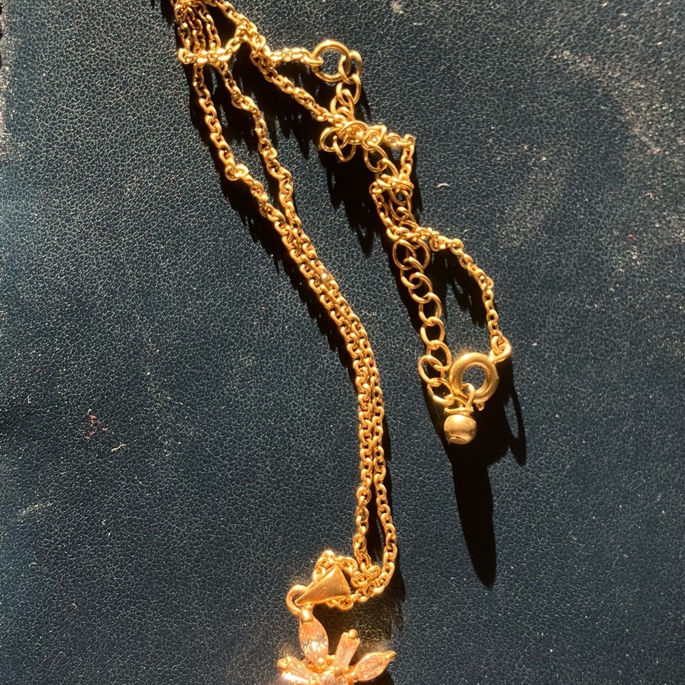 Gold Tone Necklace with Star Pendant